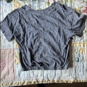 grey cuff-cropped tee. size M